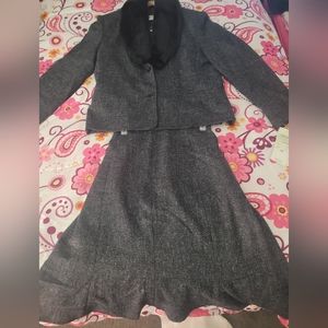 Larry Levine Womens 2 piece suit. NWT